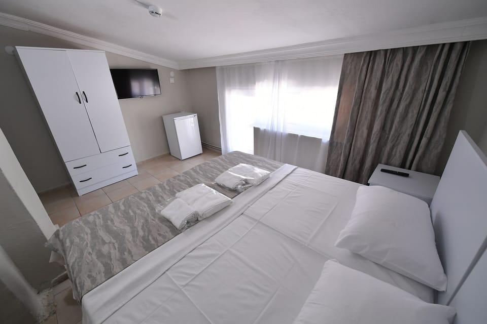 Classic Room | Premium bedding, minibar (some free items), laptop workspace