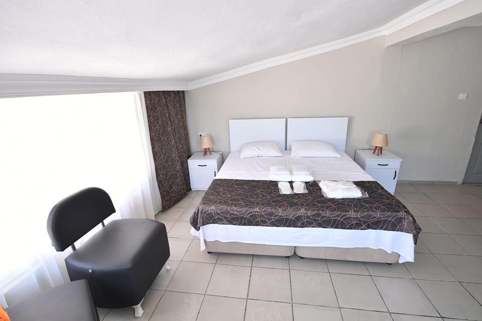 Family Room | Premium bedding, minibar (some free items), laptop workspace