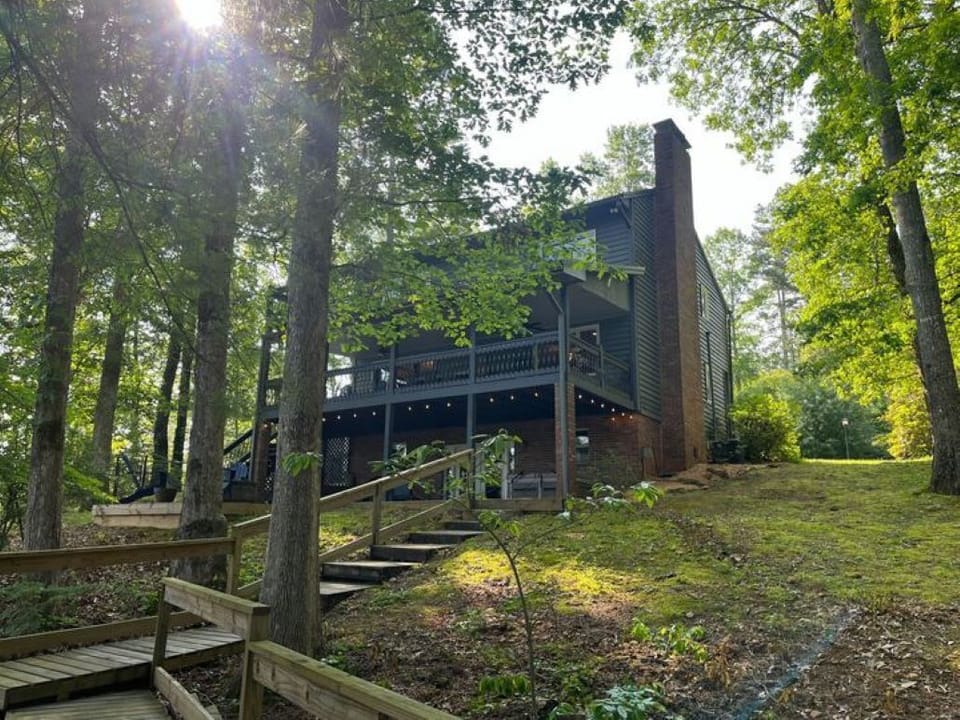 "The cabin was beautiful & the setting of the lake was awesome very roomie"