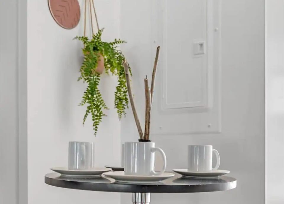Pops of color and natural accents throughout brighten up each space