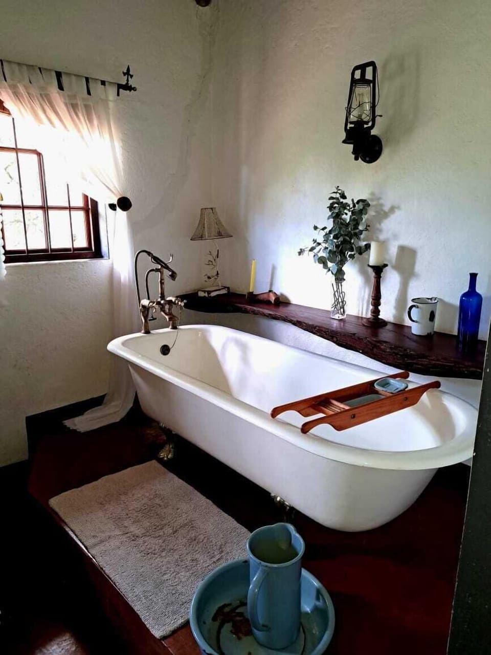 Business Single Room | Bathroom | Shower, towels, soap, shampoo