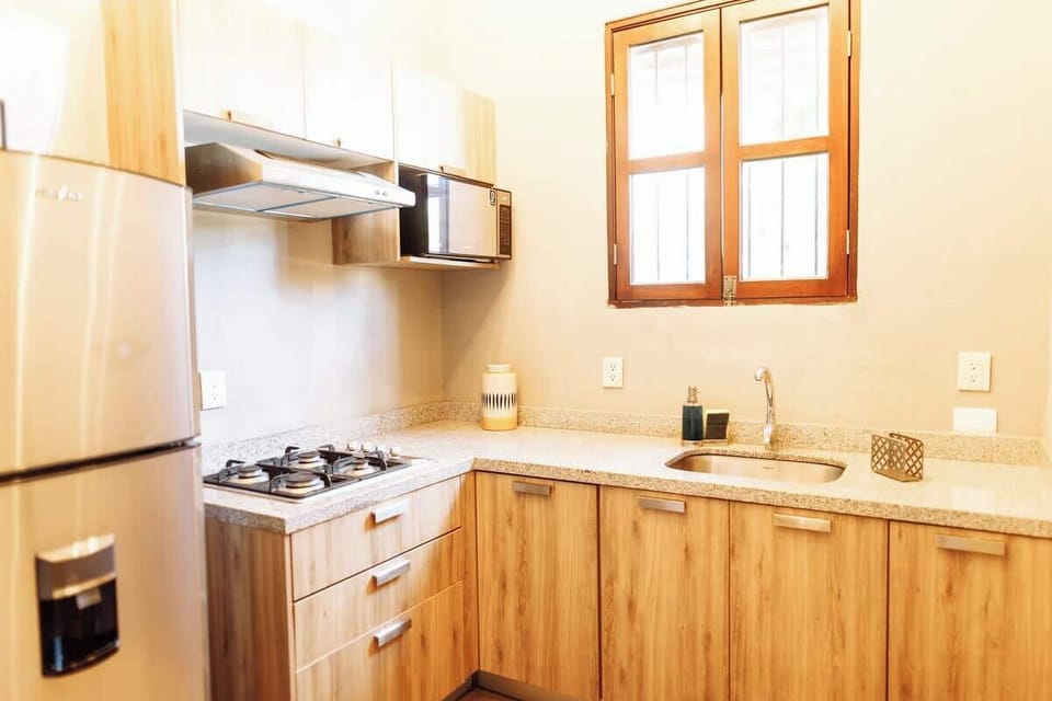 El corazón del hogar: una cocina acogedora que es perfecta para compartir comidas con familiares y amigos. 