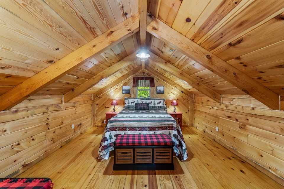 Upstairs Queen Bedroom