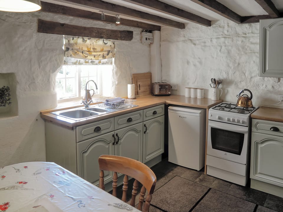 Kitchen/diner | Shire Cottage - Leashaw Farm, Whatstandwell, near Matlock