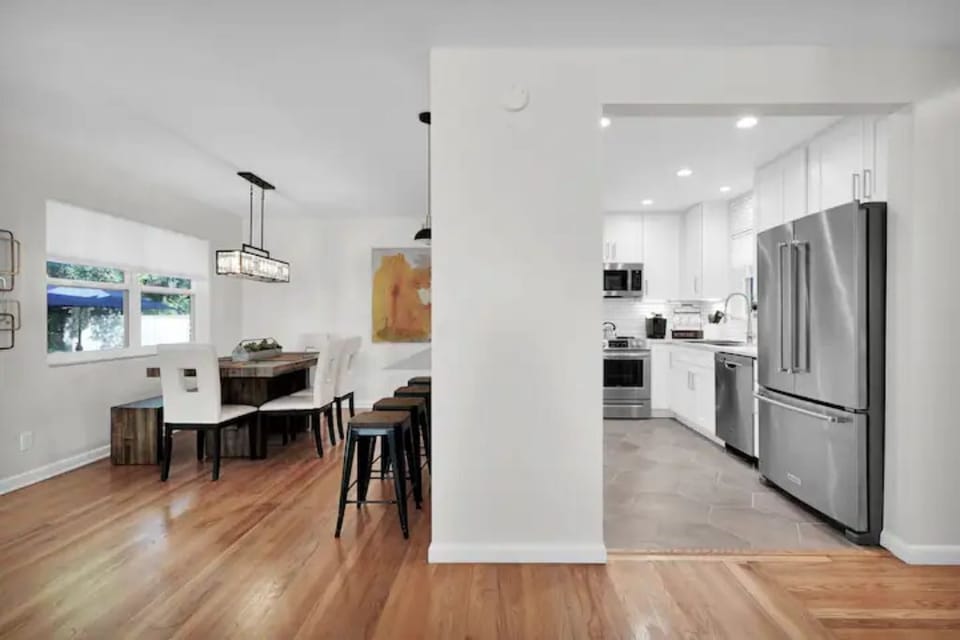 Kitchen / Dining Area