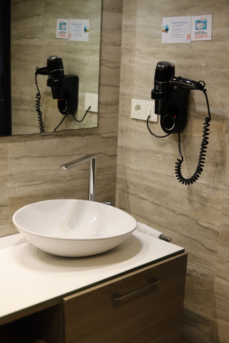 Junior Suite | Bathroom | Free toiletries, hair dryer (on request), towels, soap