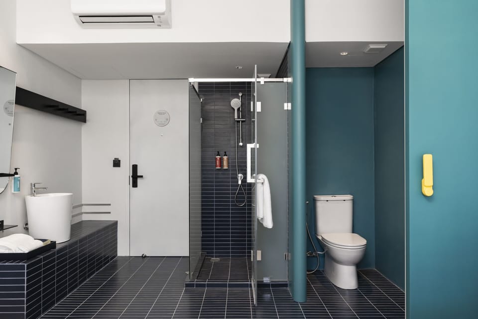 Shower, hydromassage showerhead, hair dryer, towels