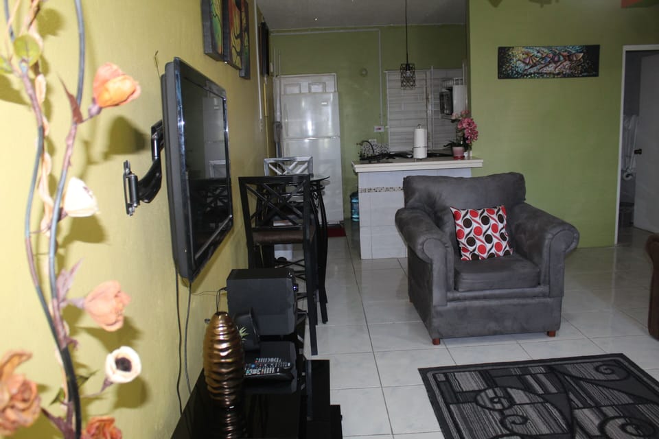 Comfortable living room area with cable TV, Bluetooth stereo and Wi-FI 