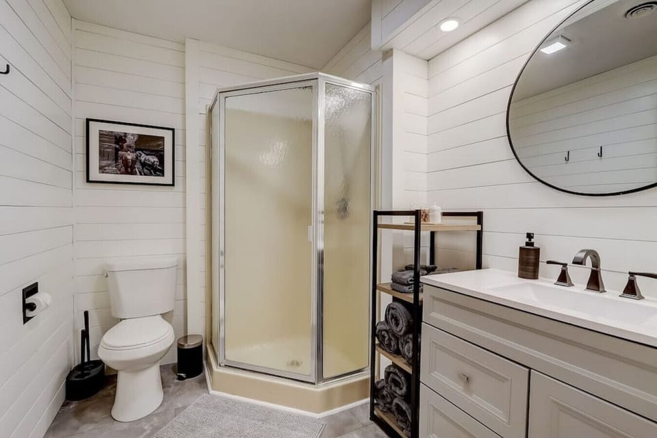Upstairs full bath