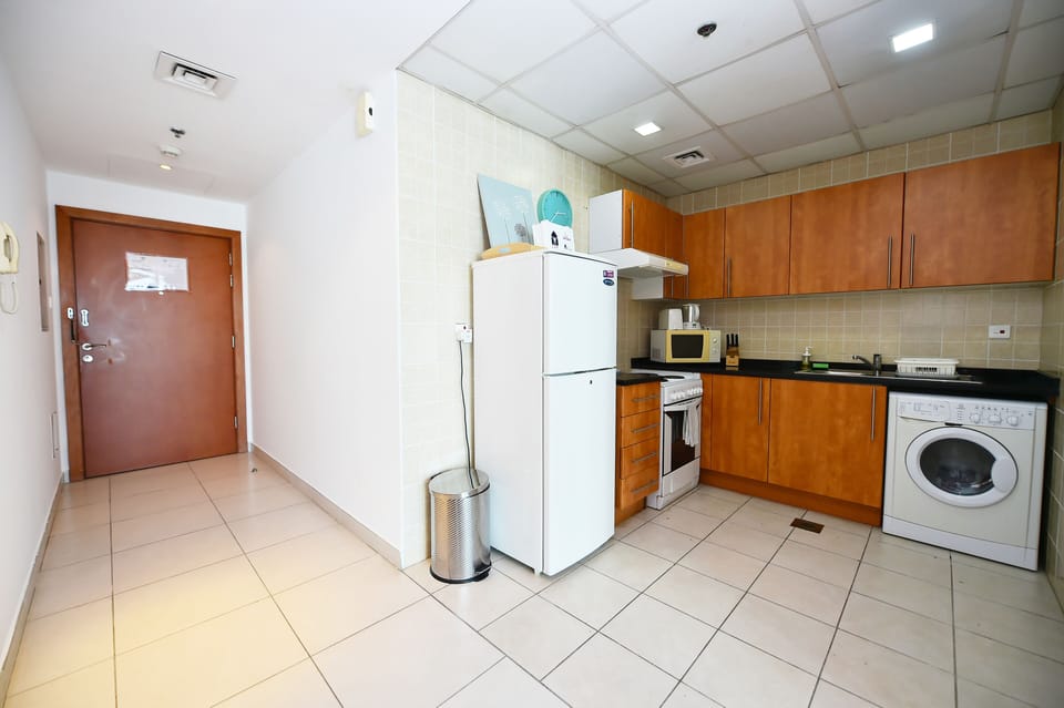 Standard Apartment, Marina View, Lakeside | Private kitchen | Full-size fridge, microwave, oven, stovetop