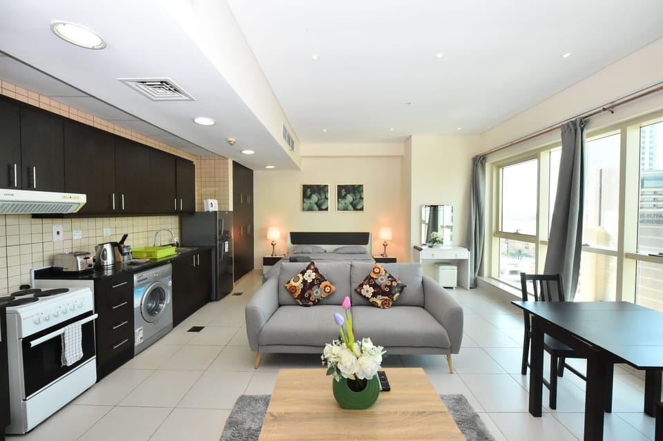 Standard Studio, 1 Queen Bed, Balcony, Sea View | Iron/ironing board, free WiFi