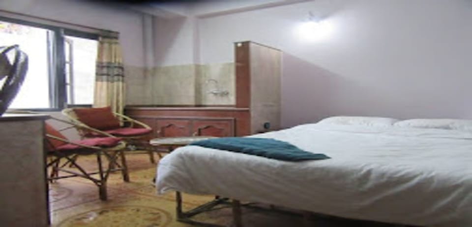 Single Room | Free WiFi, bed sheets
