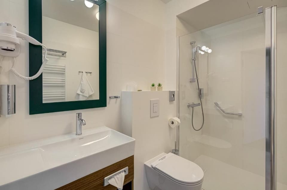 Shower, hair dryer, bathrobes, slippers