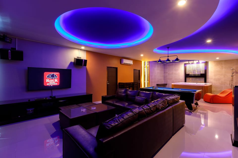 Family House, 4 Bedrooms | Living area