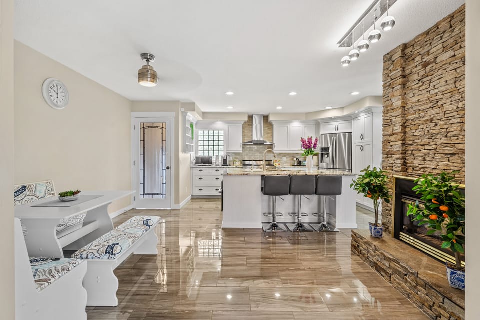 Luxury Oasis in Northwest Calgary. Beautifully renovated and upgraded house in Brentwood. Entire upper level with private entry and central air conditioning. 3 bedrooms, 2 bathrooms, front patio with mountain and park view, backyard with multi-level deck offering natural gas BBQ and lots of green spaces great for families. Nestled in a very quiet and convenient street, across f...