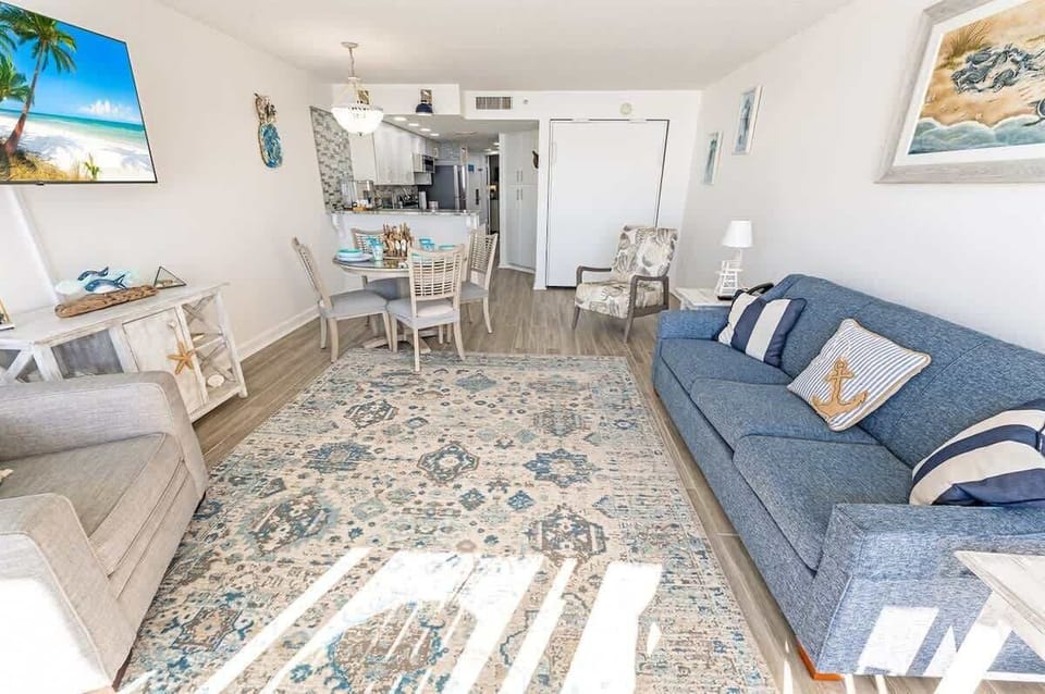 Large Living Area with Views of the Ocean, Beautifully Decorated