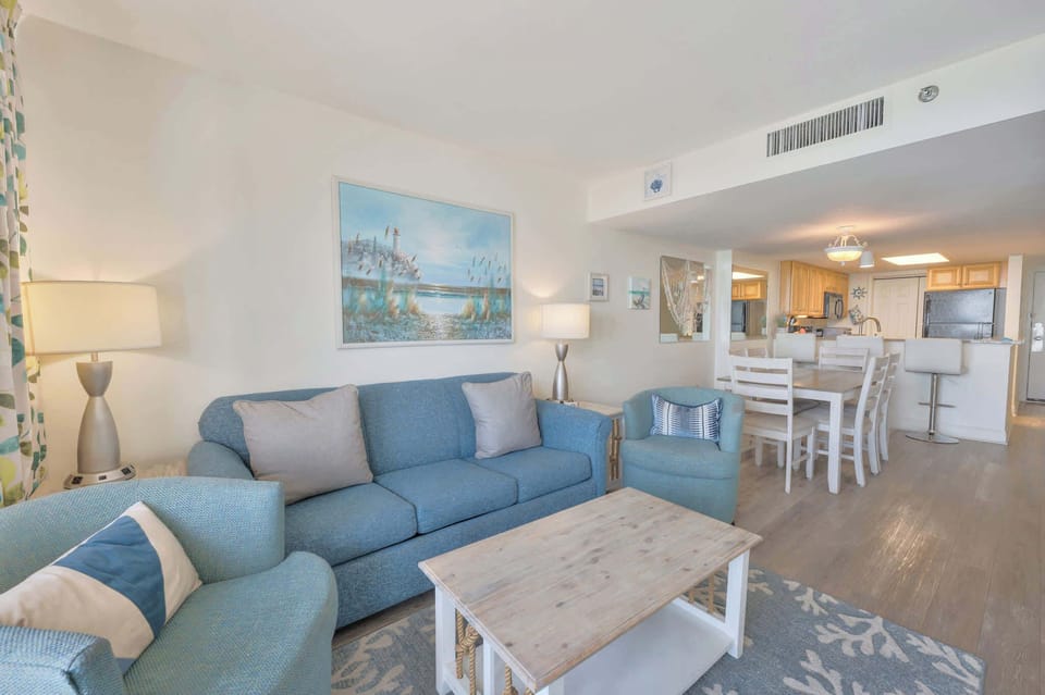 Amazing Living Room, Beautifully Decorated, Stunning Views🌊☀️
