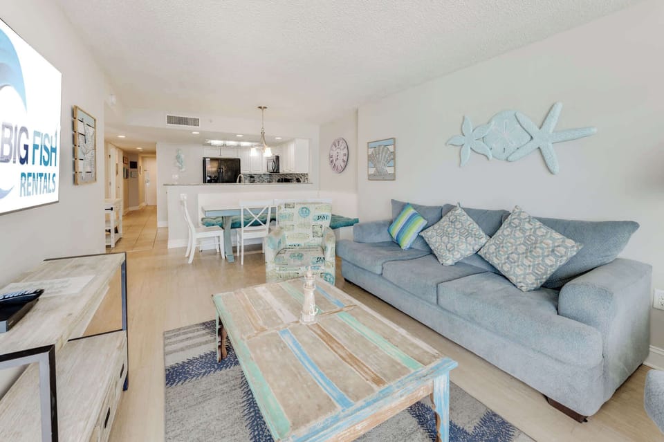 Amazing Living Room, Beautifully Decorated, Stunning Views🌊☀️

