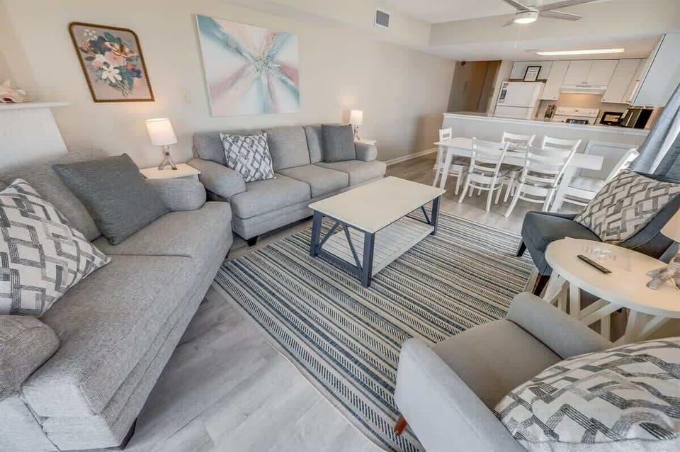 Large Family Room, Direct View of the Ocean, Beautifully Decorated