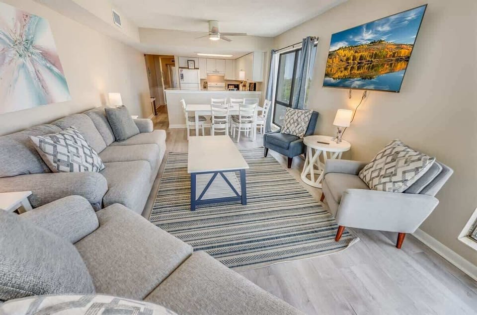 Large Family Room, Direct View of the Ocean, Beautifully Decorated