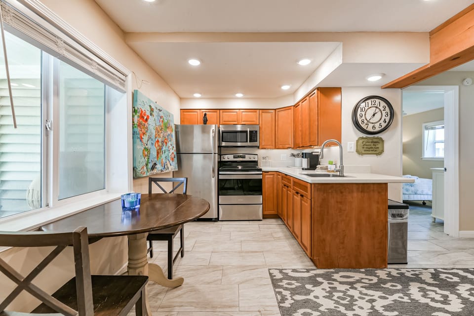 SMALL DINING TABLE FOR 2