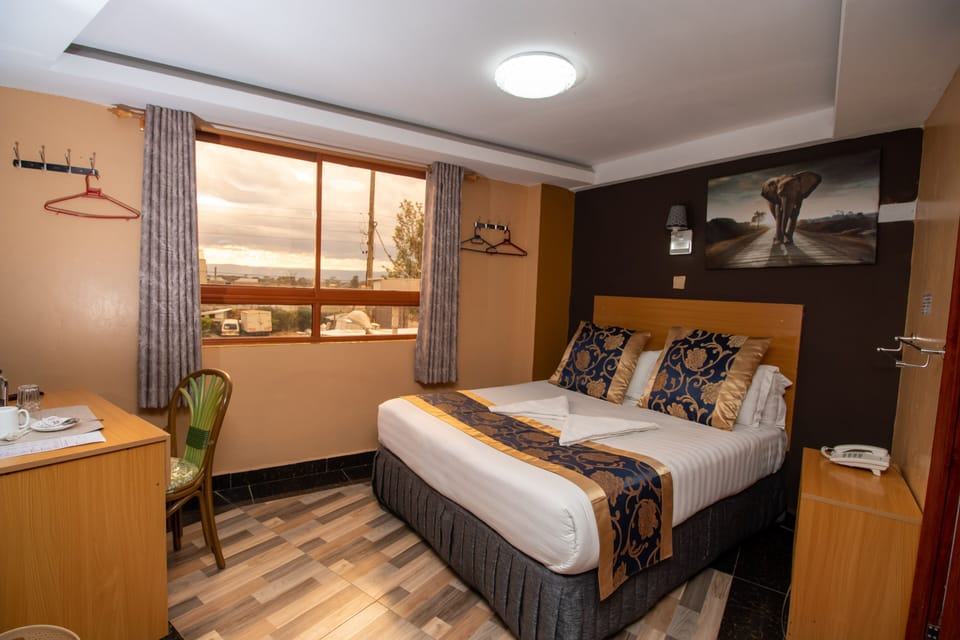 Premium Double Room | Soundproofing, iron/ironing board, free WiFi
