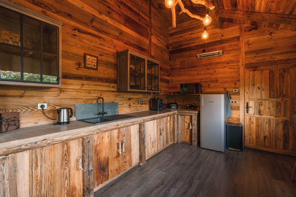 Le Refuge | Private kitchen | Fridge, microwave, electric kettle, cookware/dishes/utensils