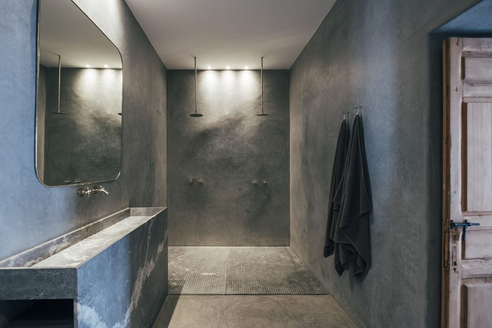 Luxury Room | Bathroom | Shower, free toiletries, hair dryer, bathrobes