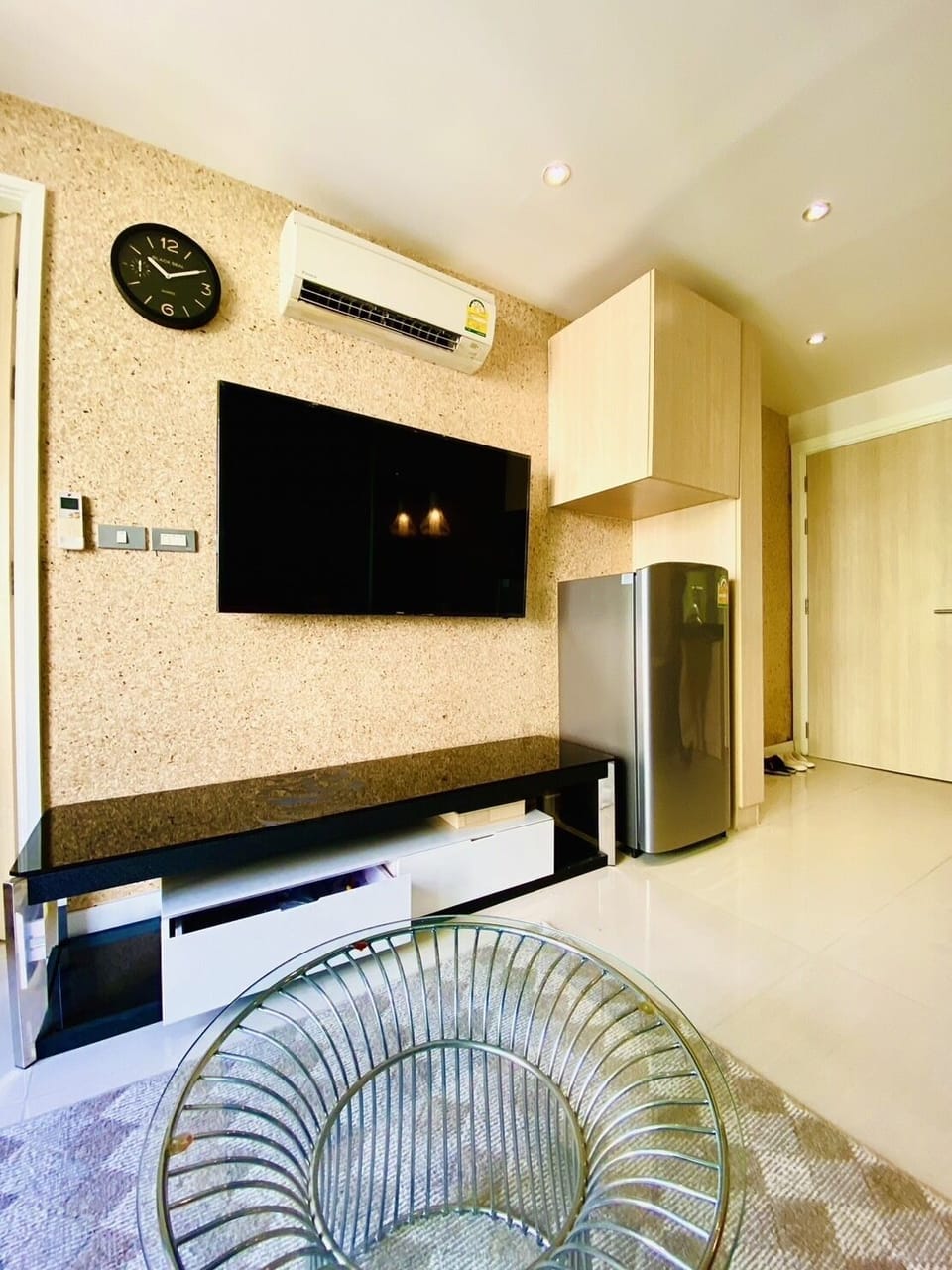 Condo, 1 Bedroom, Pool View | Living area