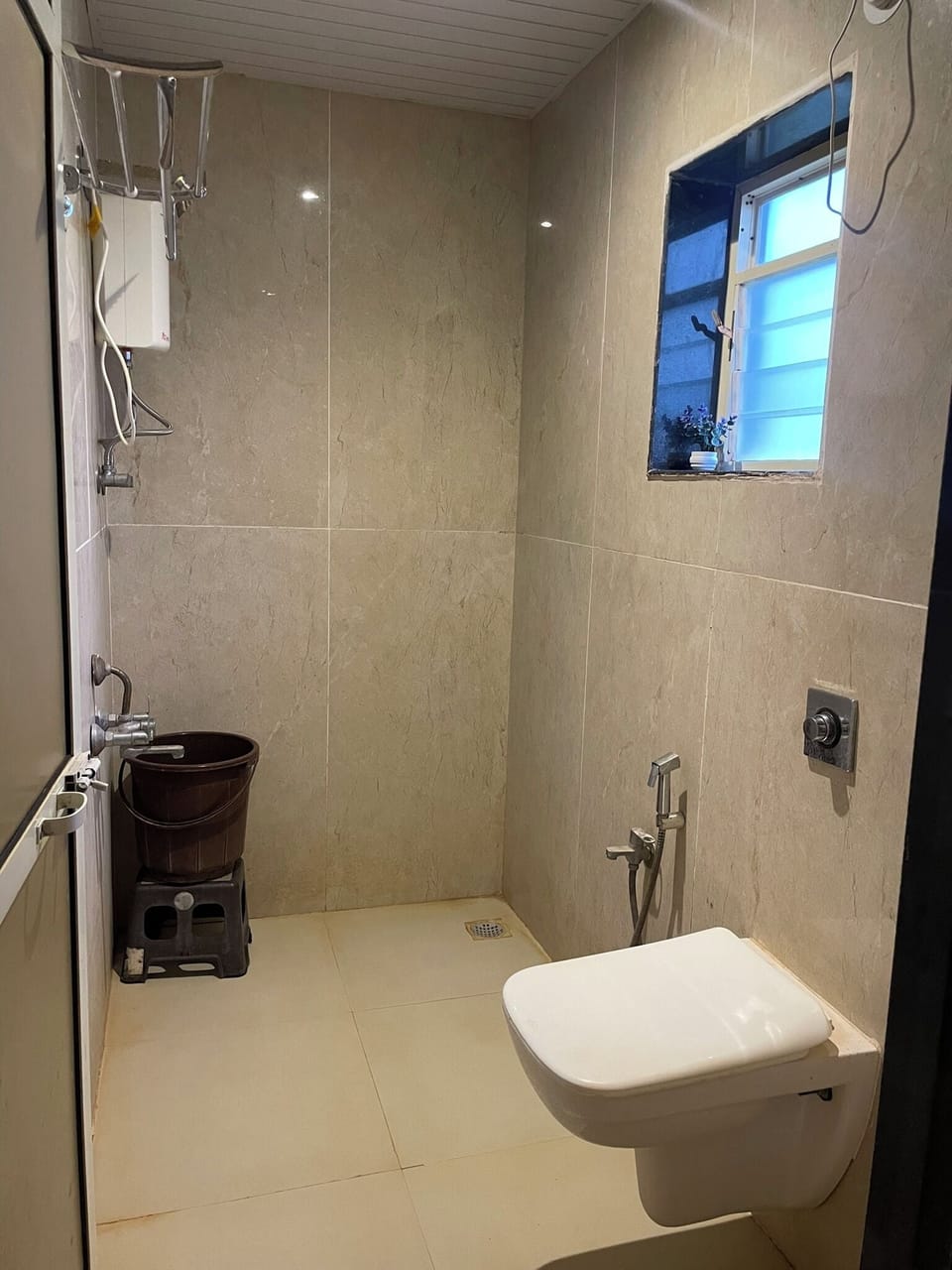 Premium Suite | Bathroom | Free toiletries, towels, soap, shampoo