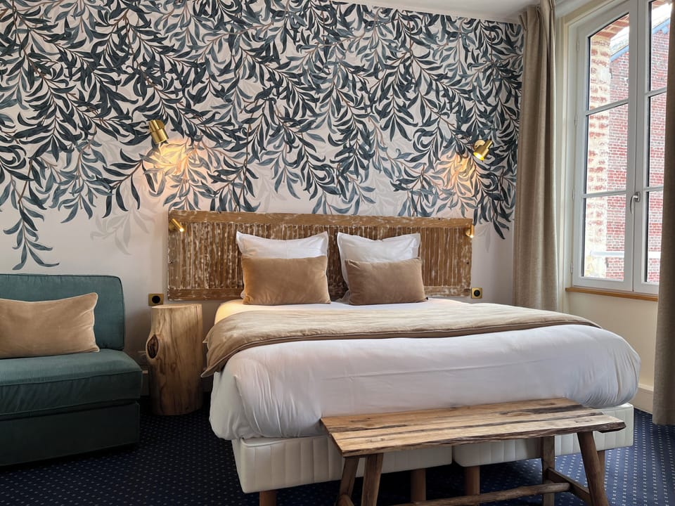 Chambre Triple Supérieure | Individually decorated, individually furnished, laptop workspace
