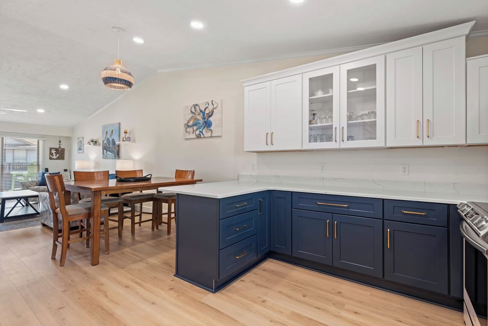 SDB4: The Blue Pelican | Top Level Dining Area and Kitchen