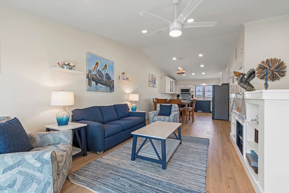 SDB4: The Blue Pelican | Top Level Living Area