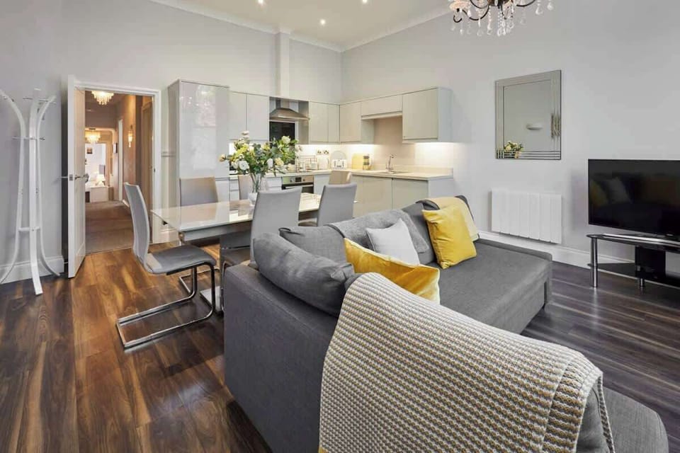 Brooklands Timless, Scarborough - Host & Stay