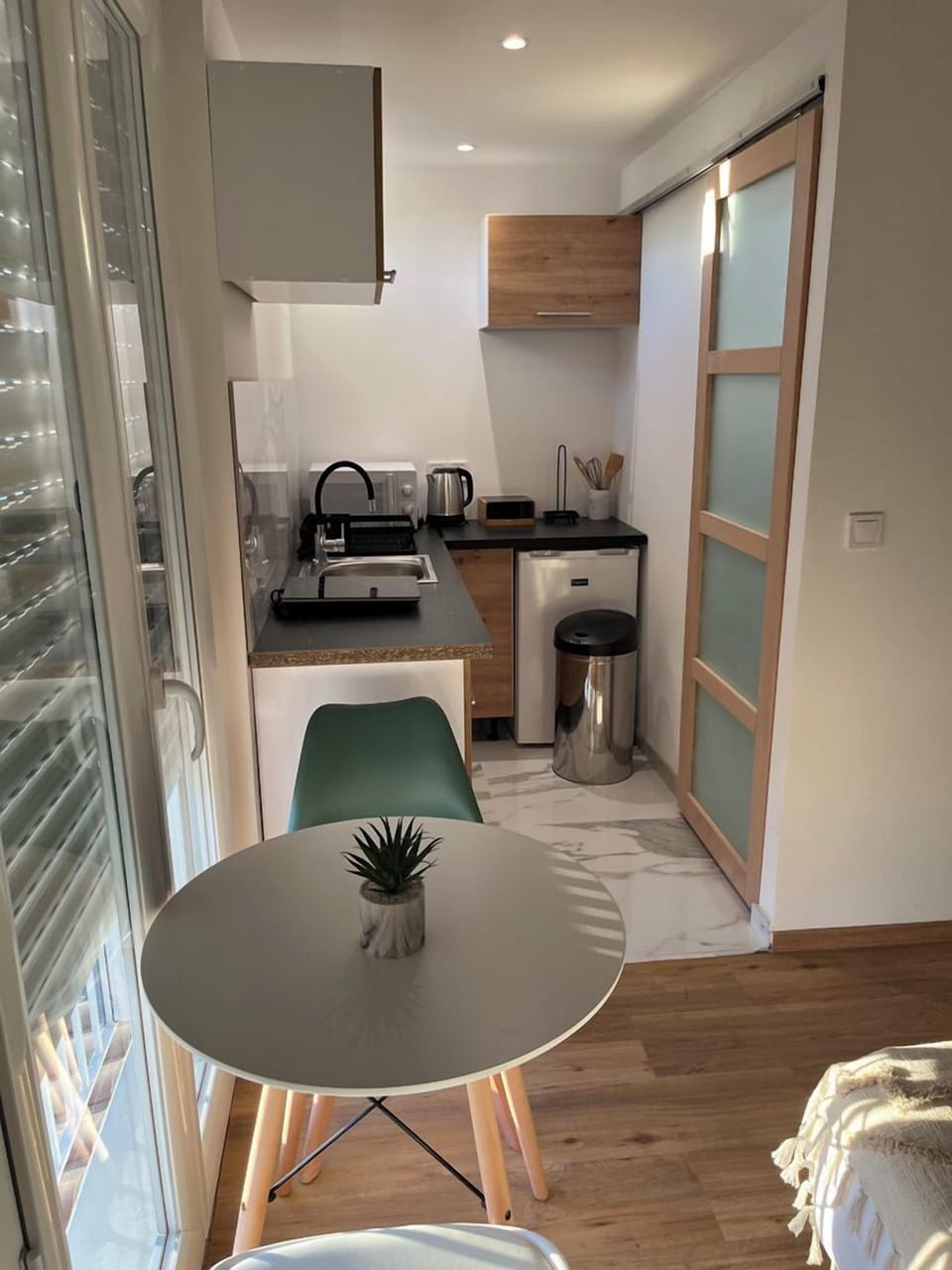 Deluxe Studio | In-room dining