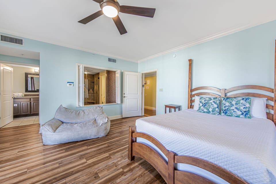 4th Bedroom (Suite) with Queen Bed