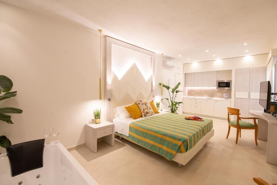 Luxury Suite | In-room safe, soundproofing, cribs/infant beds, free WiFi