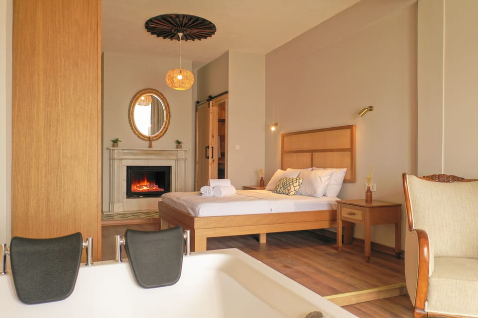 Deluxe Room | Premium bedding, down comforters, minibar, in-room safe