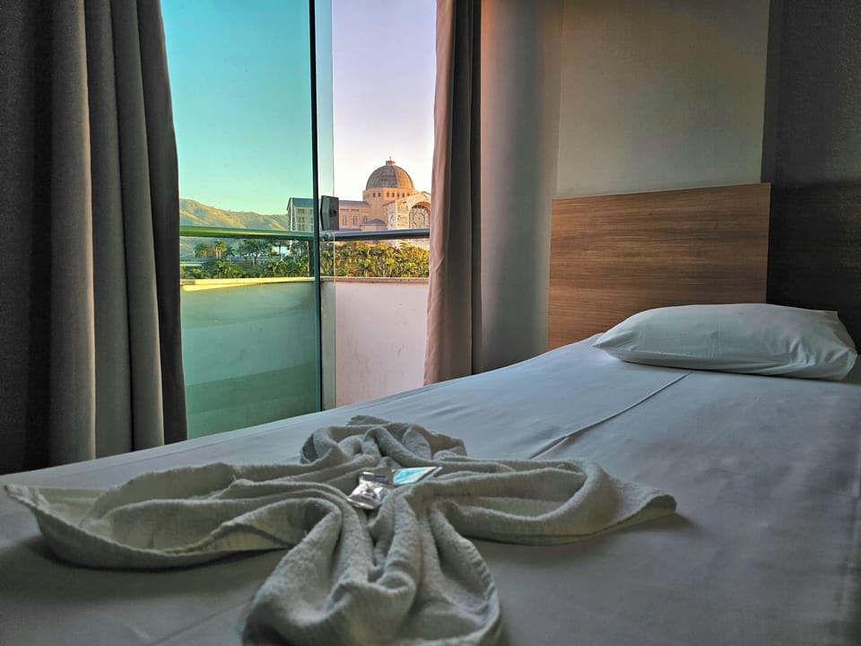 Standard Twin Room | Desk, free WiFi, bed sheets