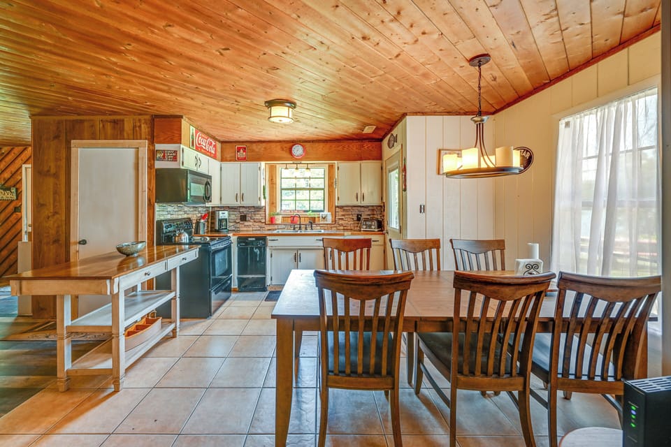 Dining Area | Dining Table | Dishware/Flatware