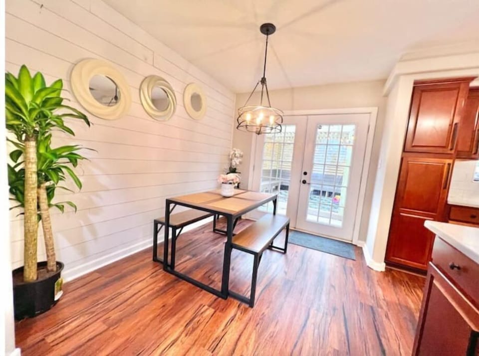 Access to back yard located in dining area!