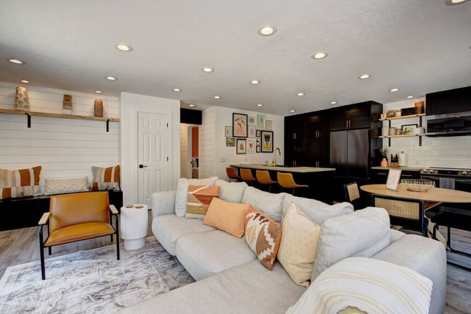 Spacious living room
