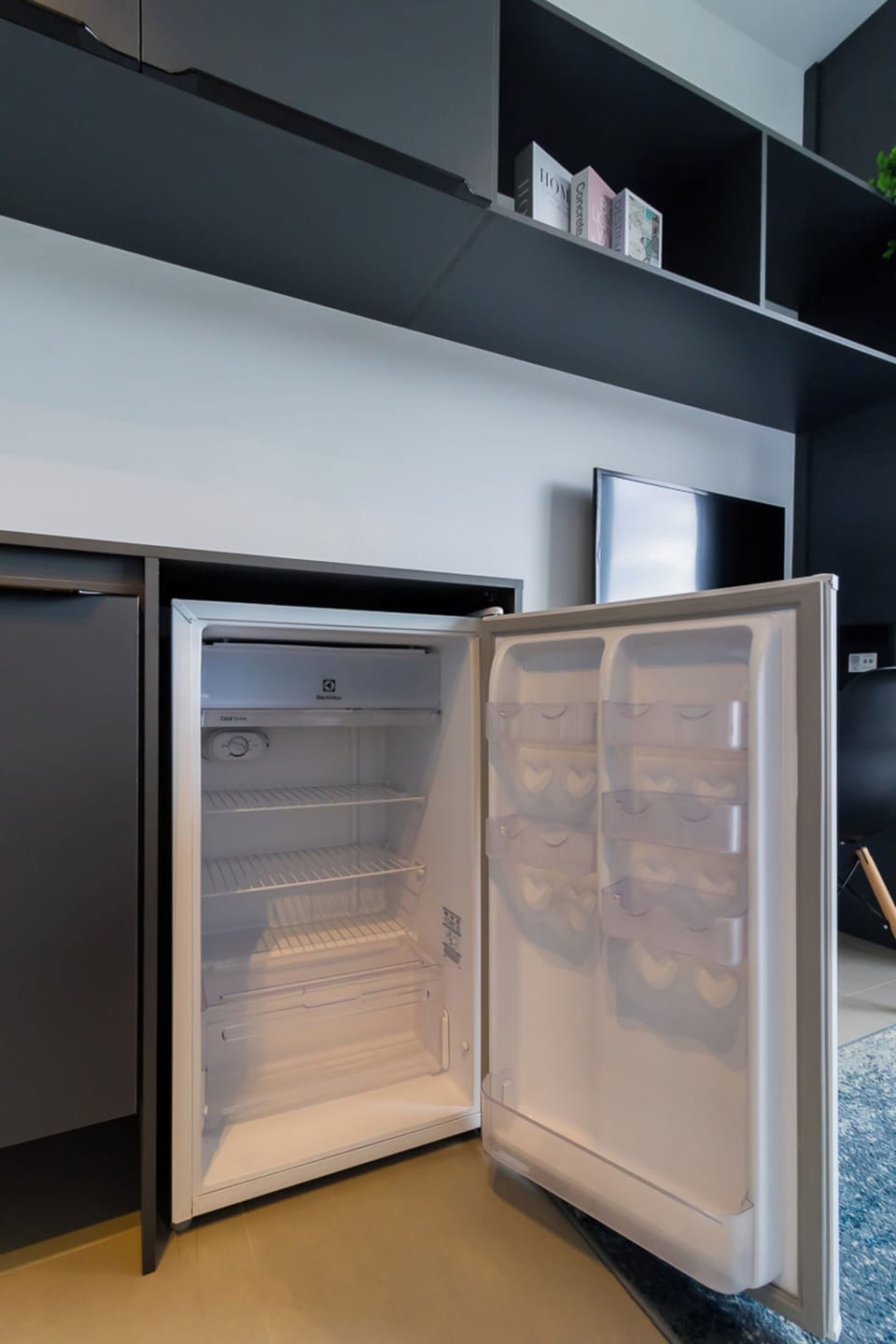 Mini-refrigerator
