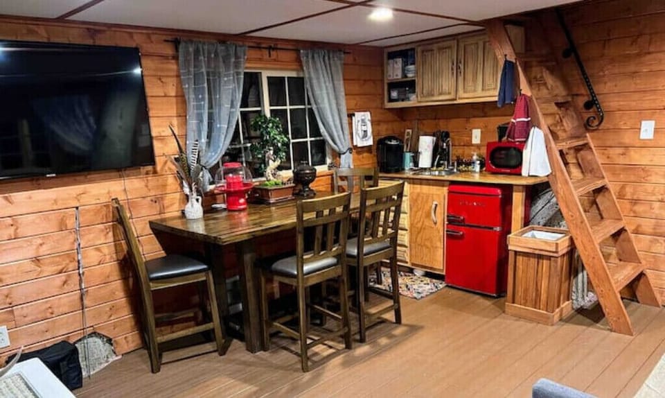 Cabin style living room/dinette area, with 55” screen and Starlink Internet 