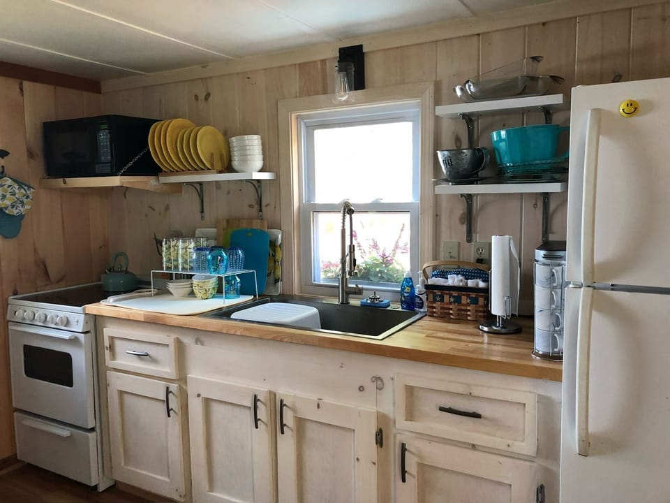 Updated kitchen with full refrigerator, oven, microwave and Keurig.