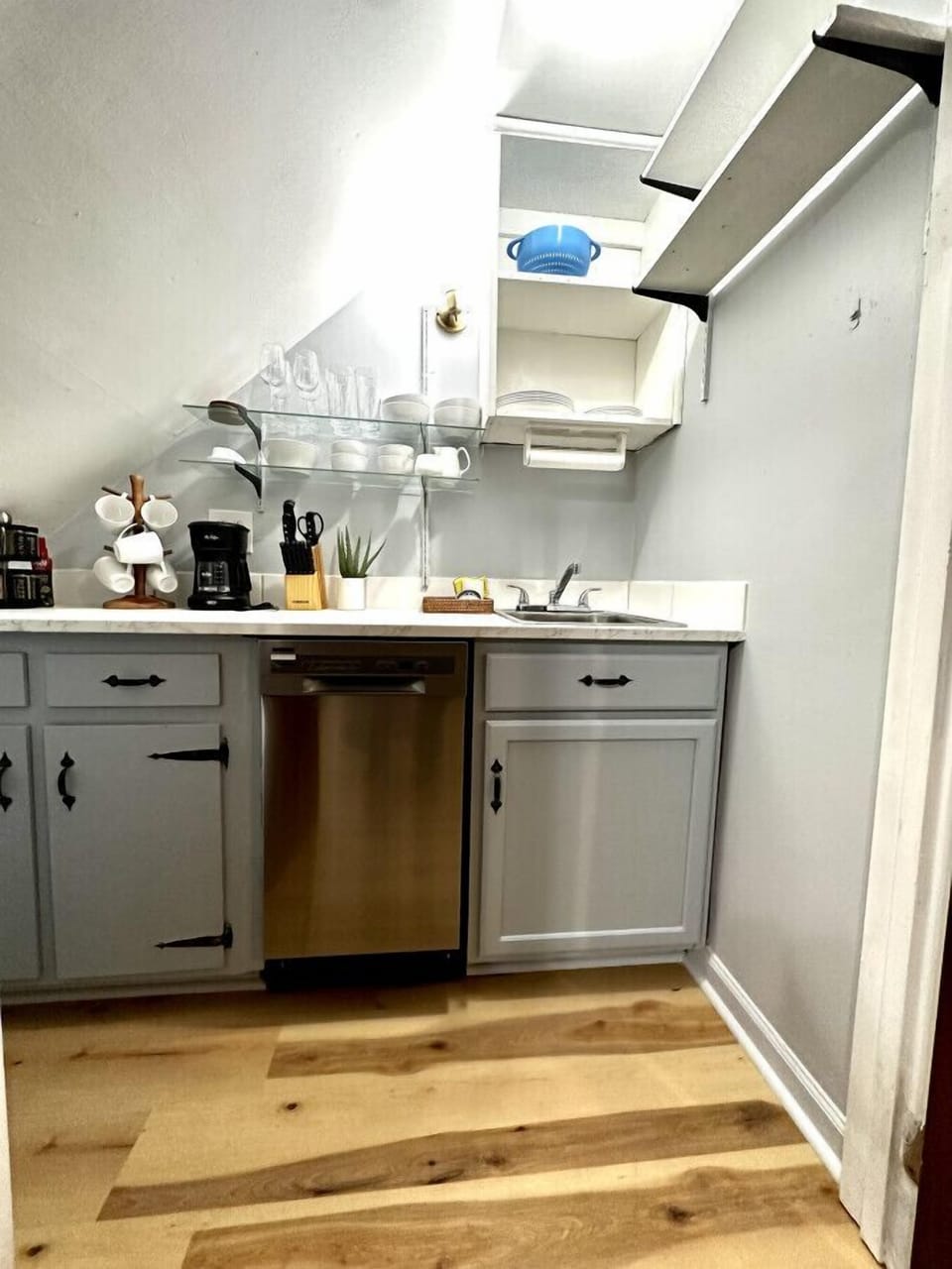 fully stocked. Cook a real meal or just make your morning coffee — it`s all there