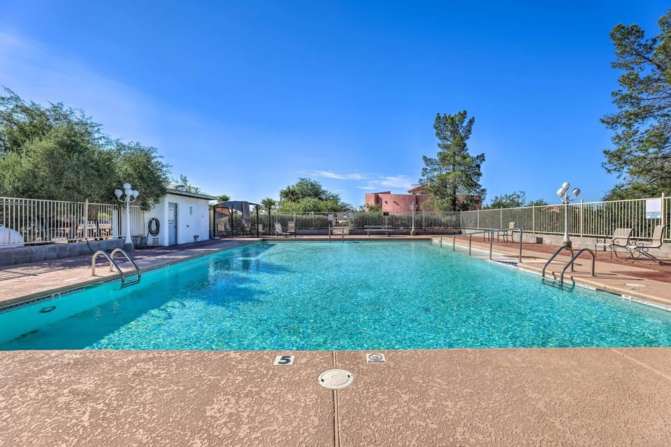 Casa de Rosa Community Amenities | Pool (Depth 3'-5')