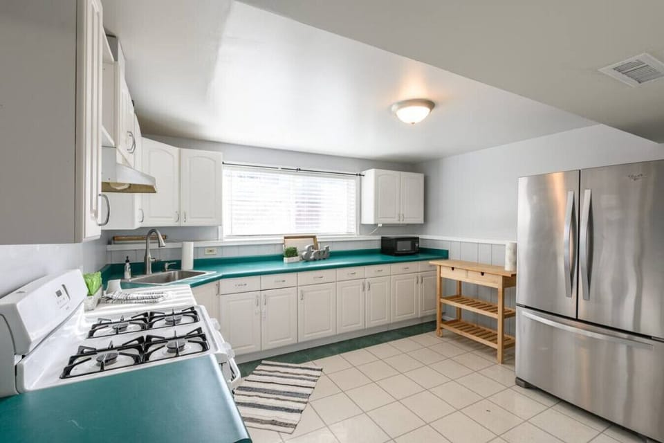 Gotta love a retro kitchen!!