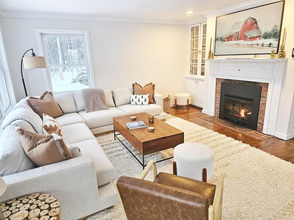 Gorgeous Majestic Hilltop Home w/Mountain Views (5147)