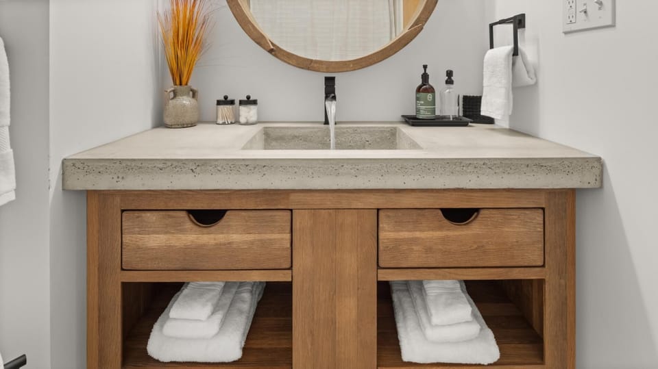 Modern, Trendy Townhome in Stowe! Newly Remodeled (2649)